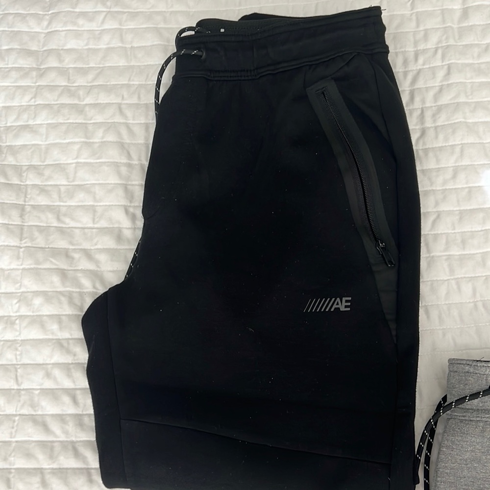 Black American Eagle Joggers